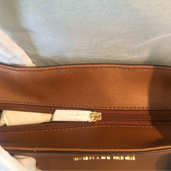 NWT Michael Kors Jet Set Travel Medium Top Zip Tote Shoulder Bag Tan/Luggage - Picture 4 of 9